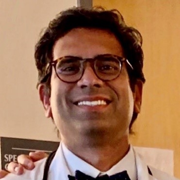 A person wearing glassesDescription automatically generated with medium confidence